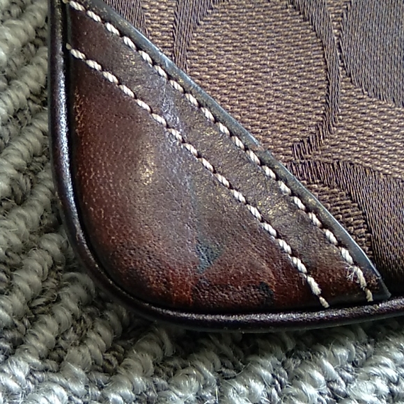 Coach brown small wristlet - Picture 5 of 10